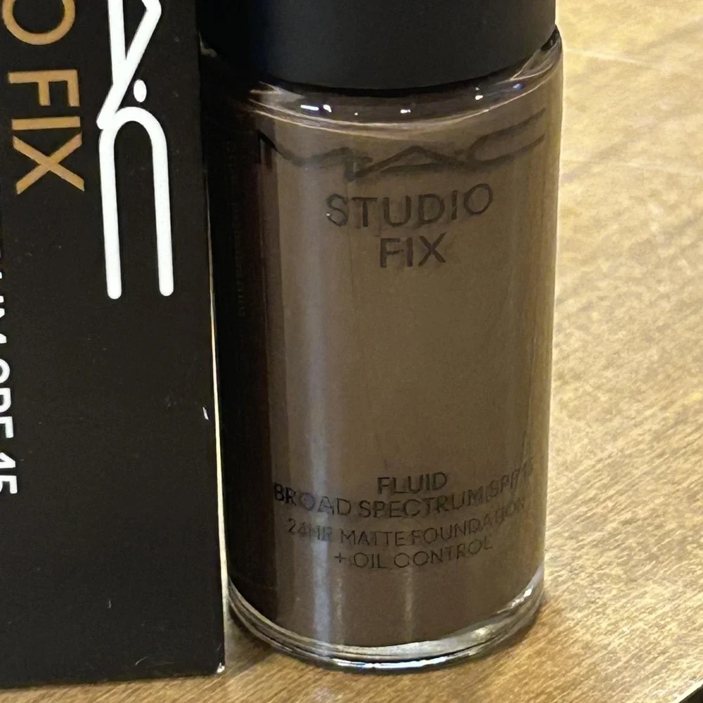 MAC Studio Fix Fluid Foundation NC65 1oz 30ml 24HR Matte SPF 15‎ Oil Control